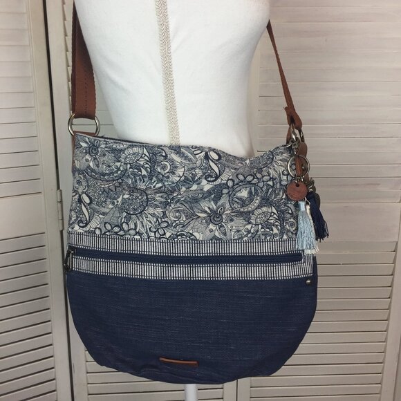 Sakroots Soft Bucket Crossbody Messenger Bag Blue Canvas with Charms Like New - Picture 1 of 9